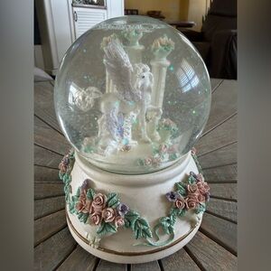 The San Francisco Music Box Company Pegasus 1994 Snow Globe & music box